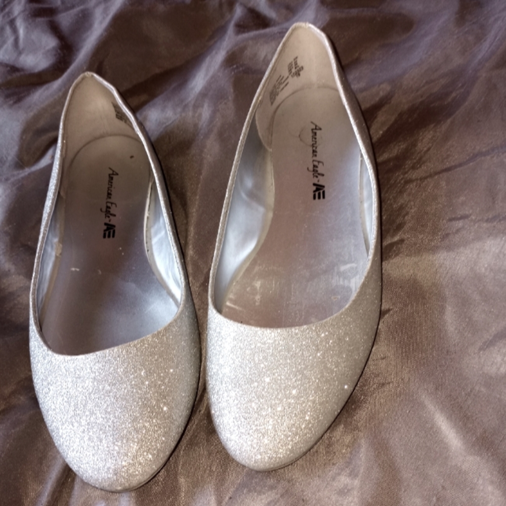 American Eagle Size 8W Silver Sparkly flats